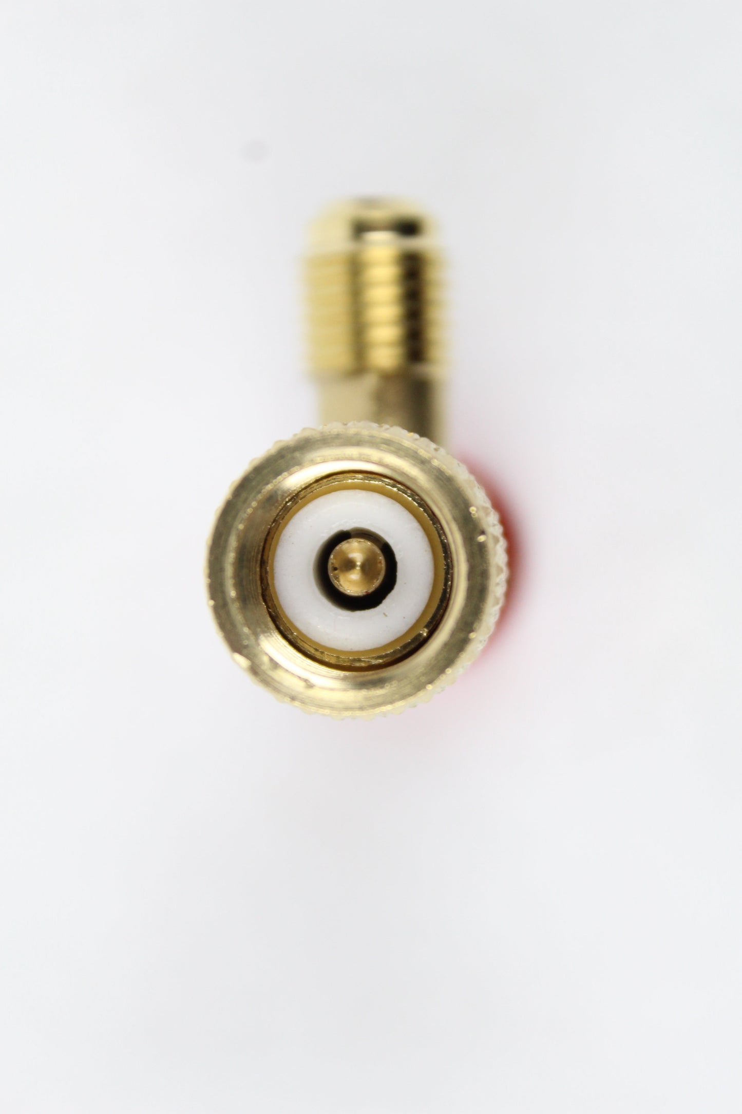 Adapter sa ventilom za R410 donja strana prikazuje dihtung na beloj pozadini