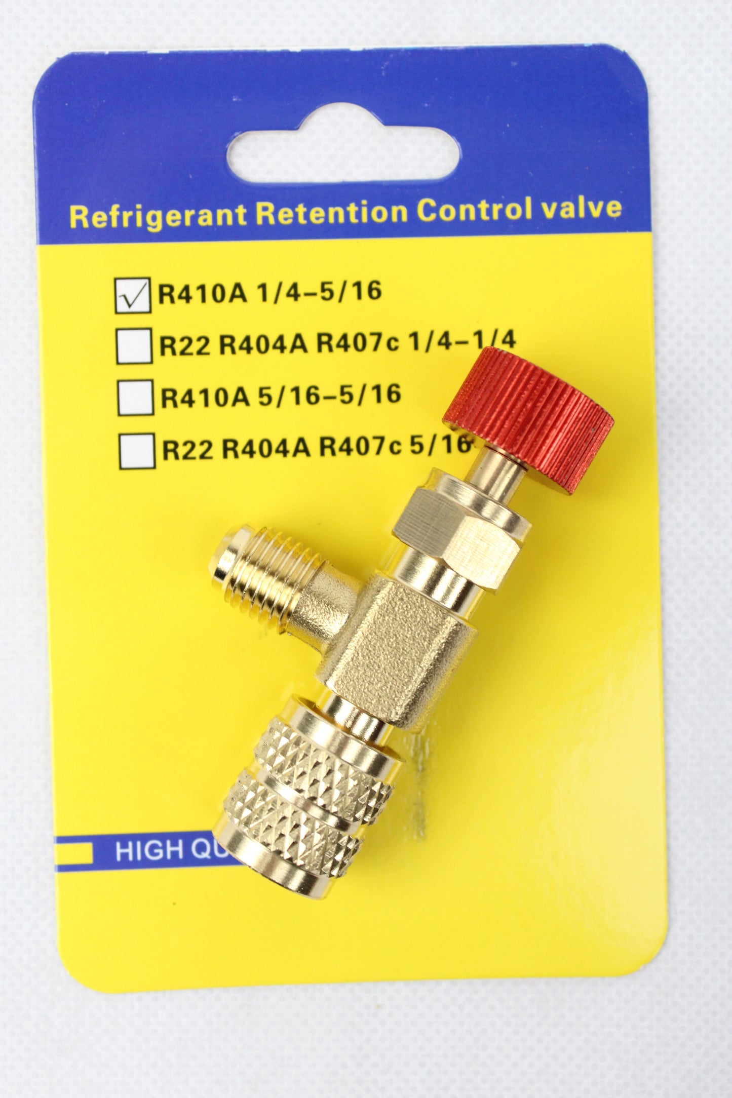 Adapter sa ventilom za R410 sa crvenom kapicom na beloj pozadini sa ambalazom