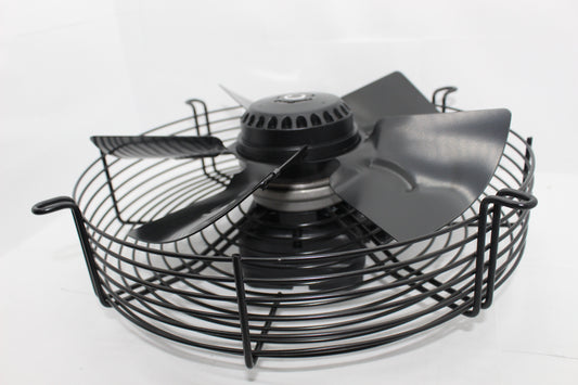 Crni aksijalni ventilator 300 sa zaštitnim rešetkama, verovatno napravljenim od metala, koji se koristi za industrijsku i prostornu ventilaciju. potisni i usisni