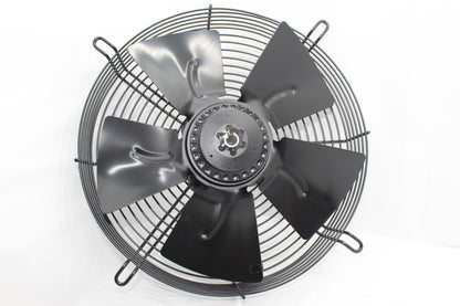 Crni aksijalni ventilator 300 sa zaštitnim rešetkama, verovatno napravljenim od metala, koji se koristi za industrijsku i prostornu ventilaciju. potisni i usisni